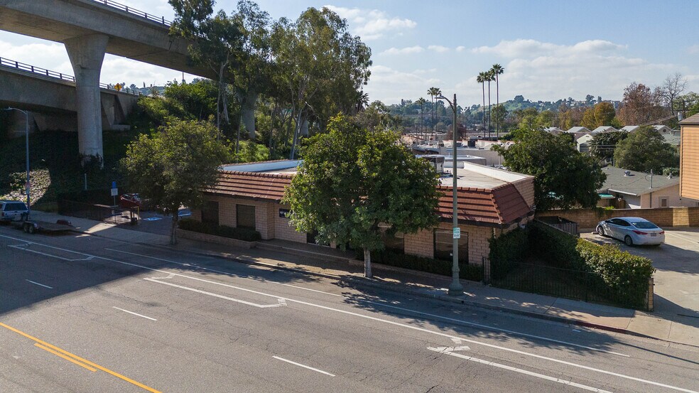 Primary Photo Of 2900 W Broadway, Los Angeles Office For Sale