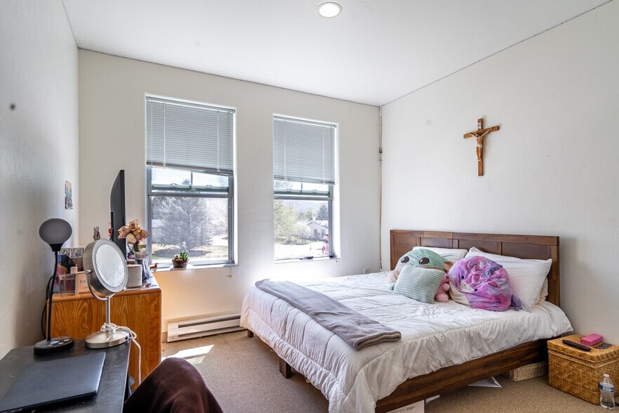 More Photos Of 625 Red Table Dr, Gypsum Apartments For Sale