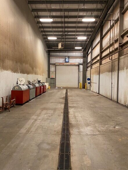 More Photos Of 220 N Sara Rd, Oklahoma City Service For Lease