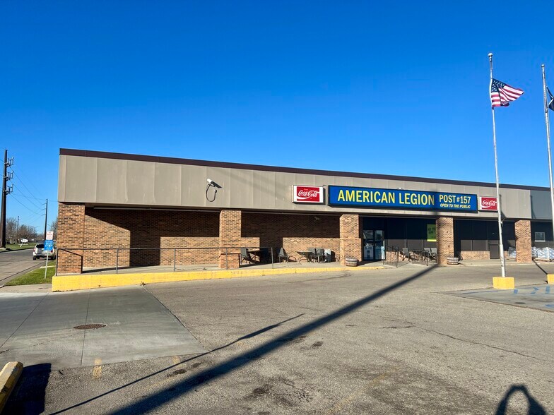 Primary Photo Of 1009 Central Ave NW, East Grand Forks General Retail For Sale