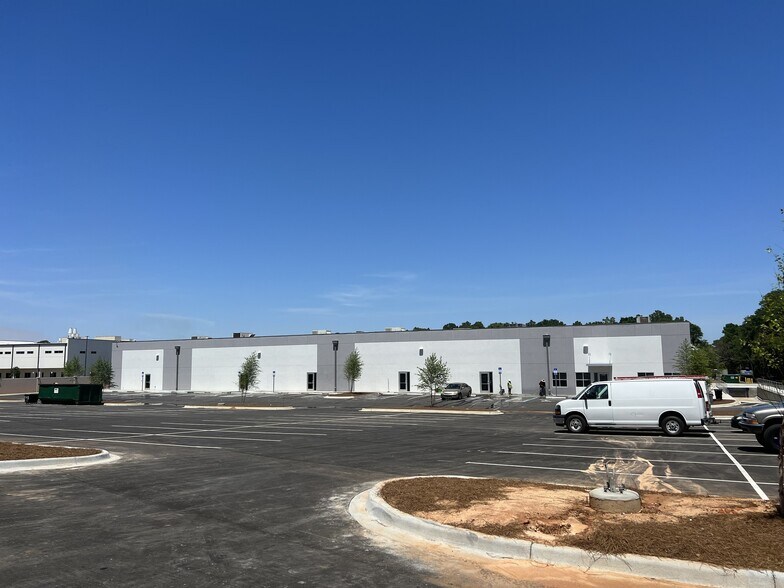 More Photos Of 5031 Commerce Park Cir, Pensacola Warehouse For Lease