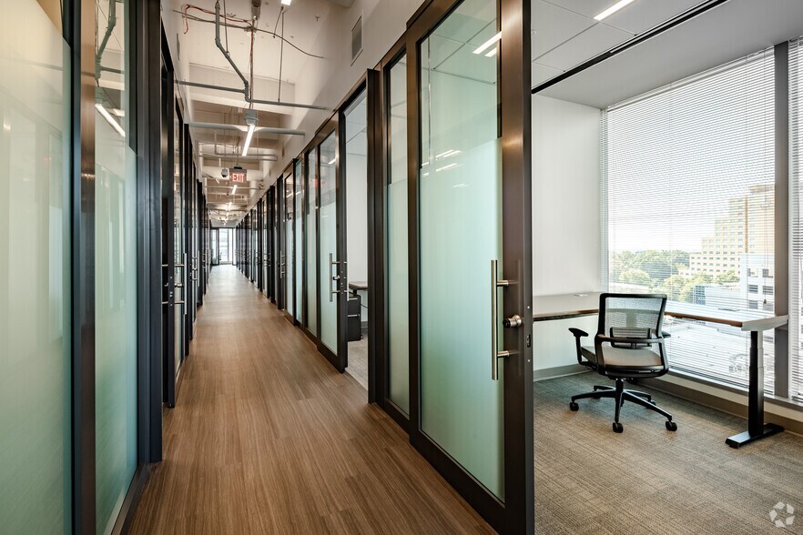 More Photos Of 3344 Peachtree Rd NE, Atlanta Office For Lease