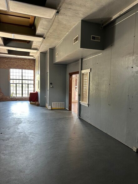 More Photos Of 2927 Paseo Dr, Oklahoma City Office For Lease