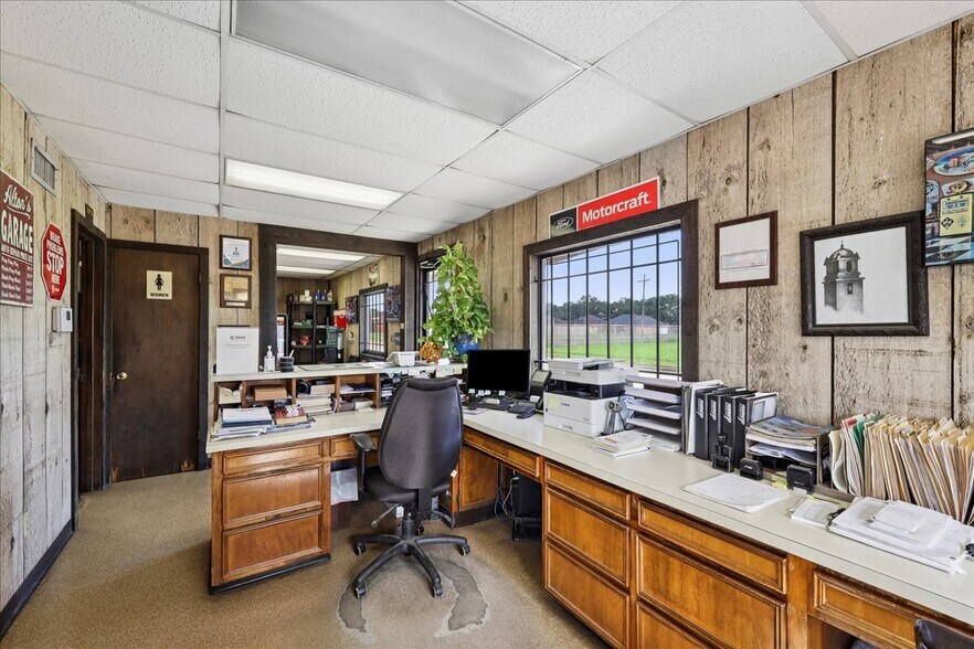 More Photos Of 1470 North St, Beaumont Auto Repair For Sale