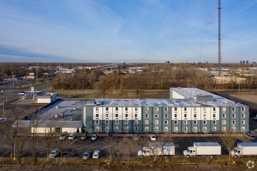 More Photos Of 11000 W 8 Mile Rd, Ferndale Hotel For Sale