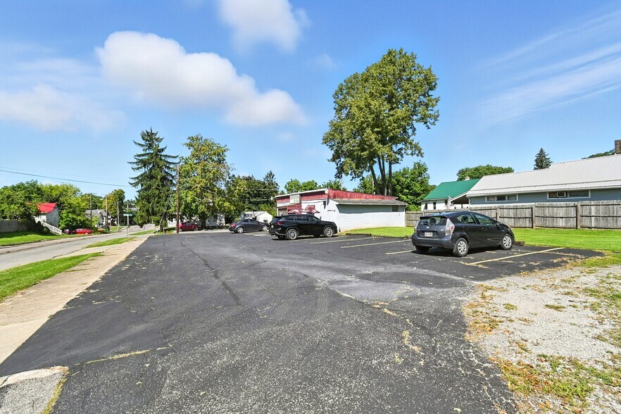 More Photos Of 451 Grace St, Mansfield Bar For Sale