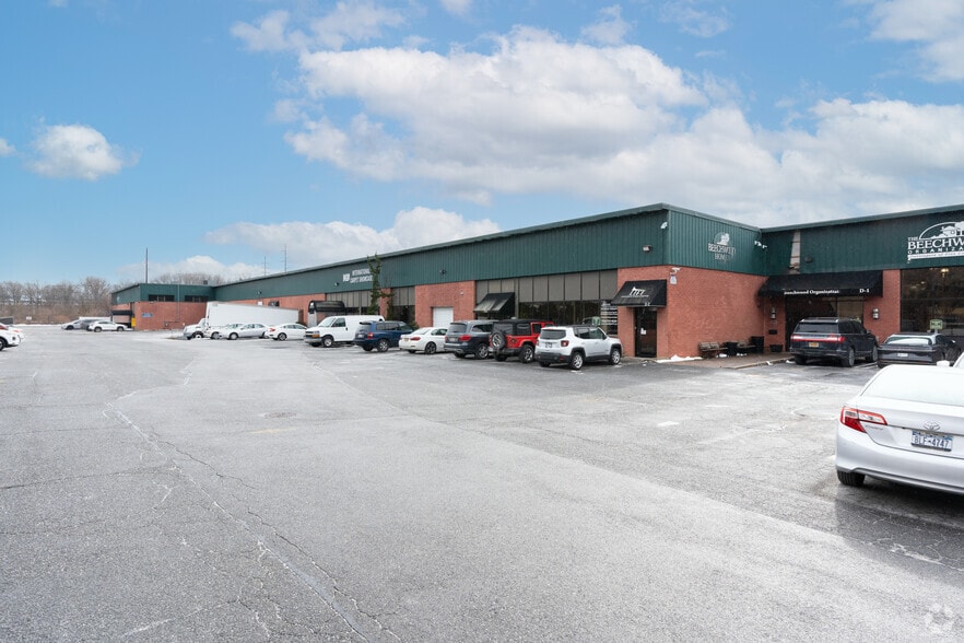 More Photos Of 200 Robbins Ln, Jericho Warehouse For Lease