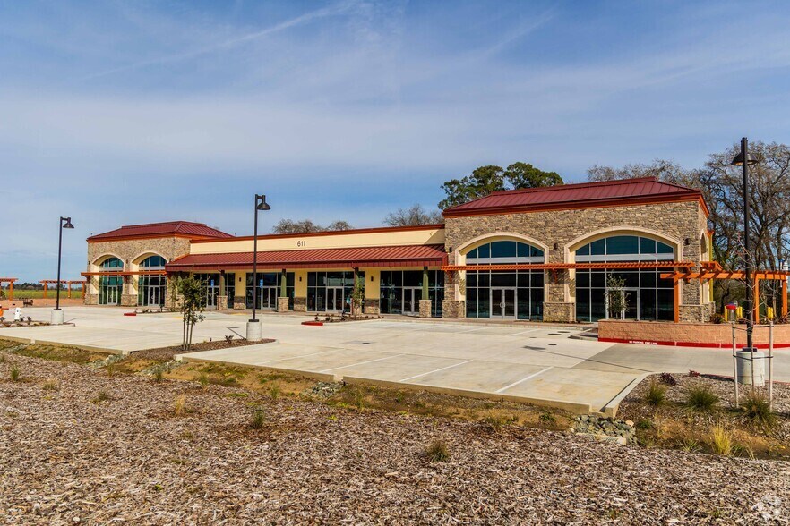 More Photos Of 6144 Leisure Town Rd, Vacaville Storefront For Lease