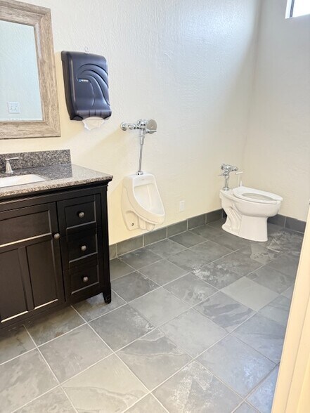 More Photos Of 4651 Quail Lakes Dr, Stockton Office For Lease