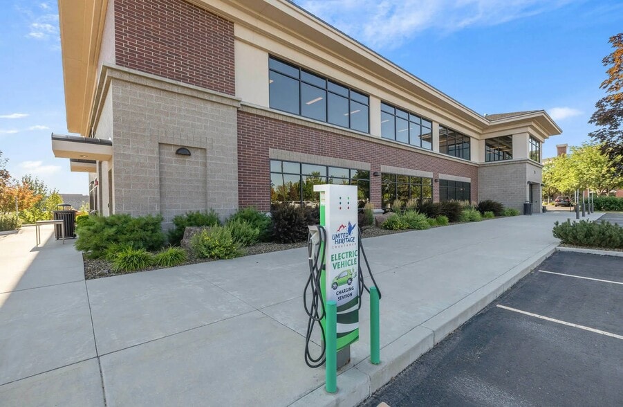 More Photos Of 704 E United Heritage Ct, Meridian Office For Sale