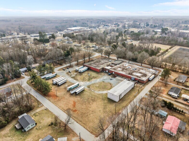 More Photos Of 312 W Luther Ave, Liberty Manufacturing For Sale