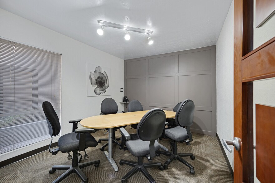 More Photos Of 2942 N 24th St, Phoenix Office For Sale