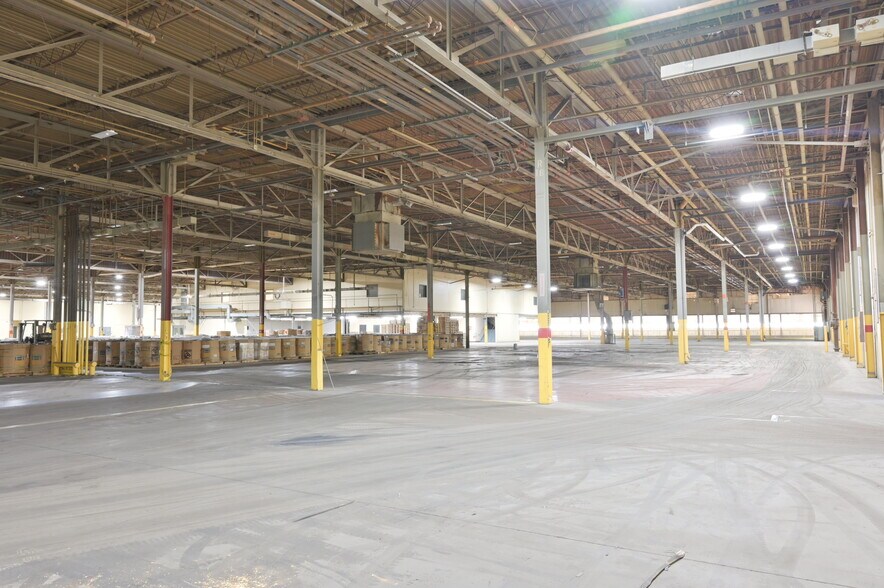 More Photos Of 835 Washington St, Saint Marys Manufacturing For Lease