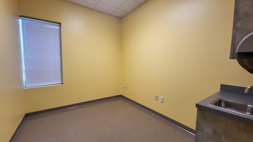 More Photos Of 812 Candy Park Rd, Pembroke Medical For Lease