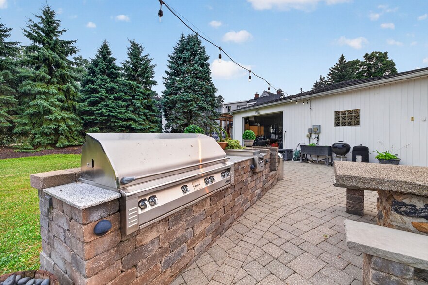 More Photos Of 3405 Orchard Park Rd, Orchard Park Office Residential For Sale