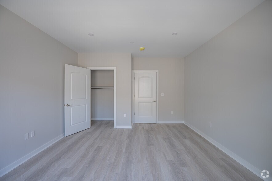 More Photos Of 500 Commerce St, Hawthorne Apartments For Sale