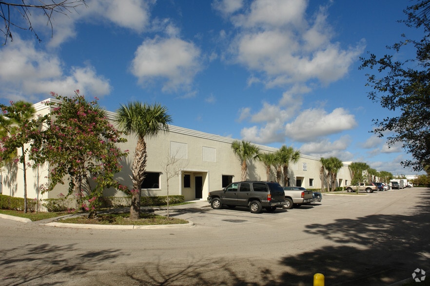 More Photos Of 352 Tall Pines Rd, West Palm Beach Warehouse For Lease