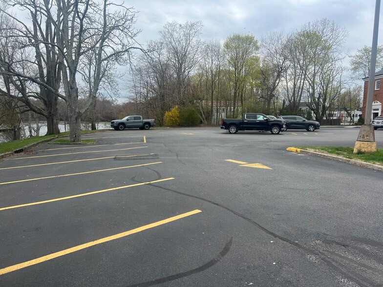 More Photos Of 209 W Main St, Riverhead Office For Lease