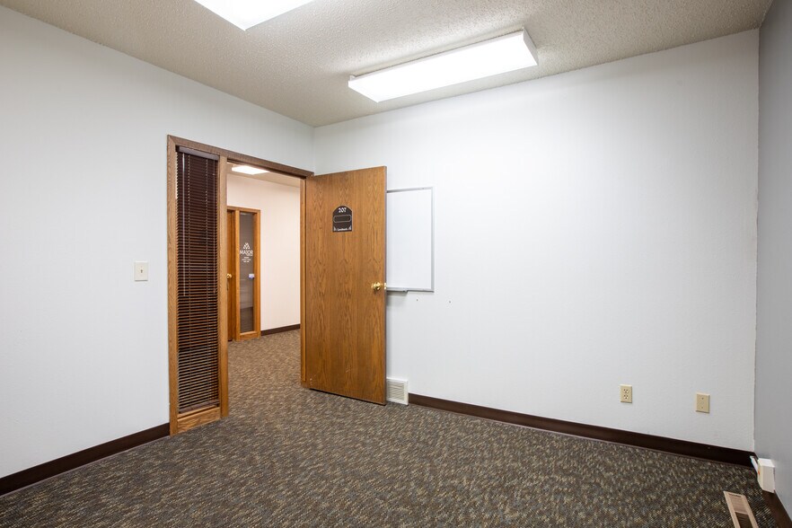 More Photos Of 1411 W Dakota Pkwy, Williston Office For Lease