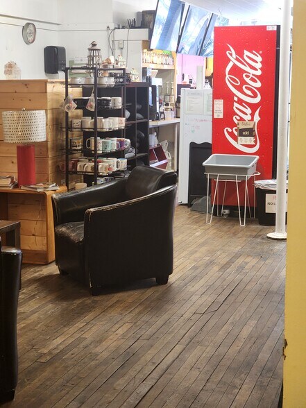 More Photos Of 433 Main St, Frankfort General Retail For Sale