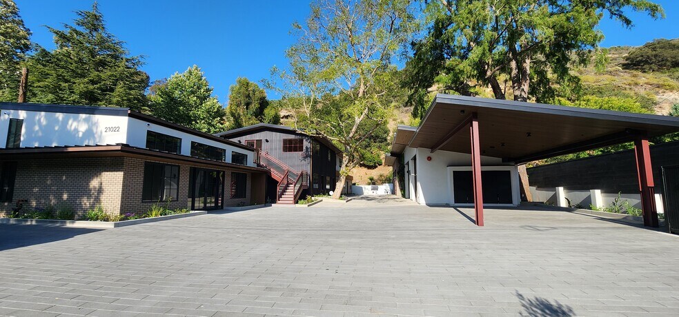More Photos Of 21024 Laguna Canyon Rd, Laguna Beach Storefront Retail Residential For Lease
