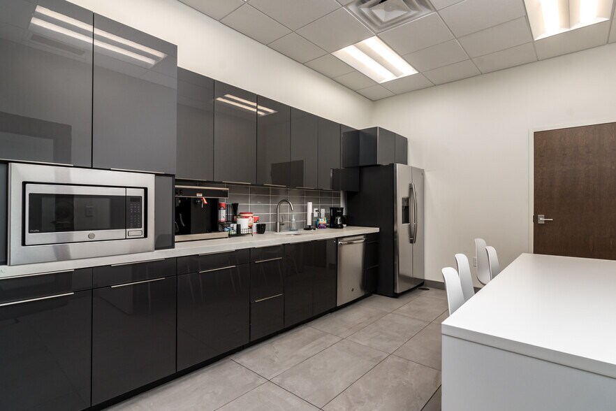 More Photos Of 15315 Kanis Rd, Little Rock Office For Sale