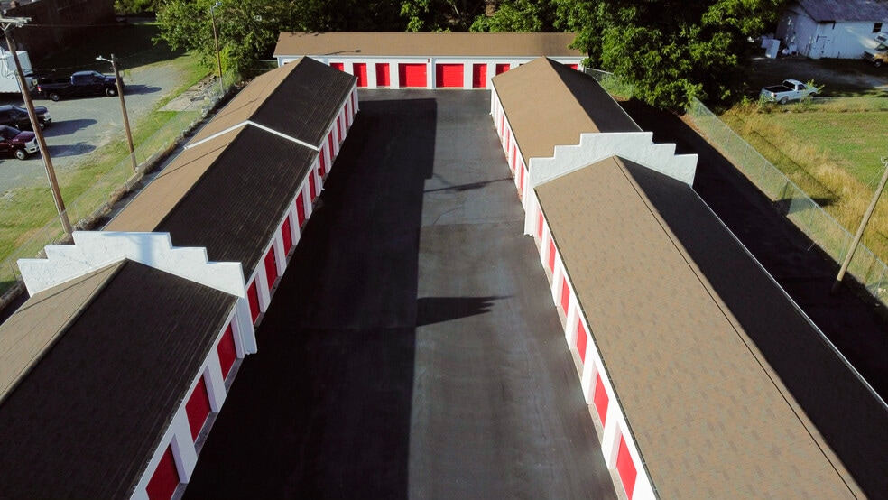 More Photos Of 1439 W Webb Ave, Burlington Self Storage For Sale