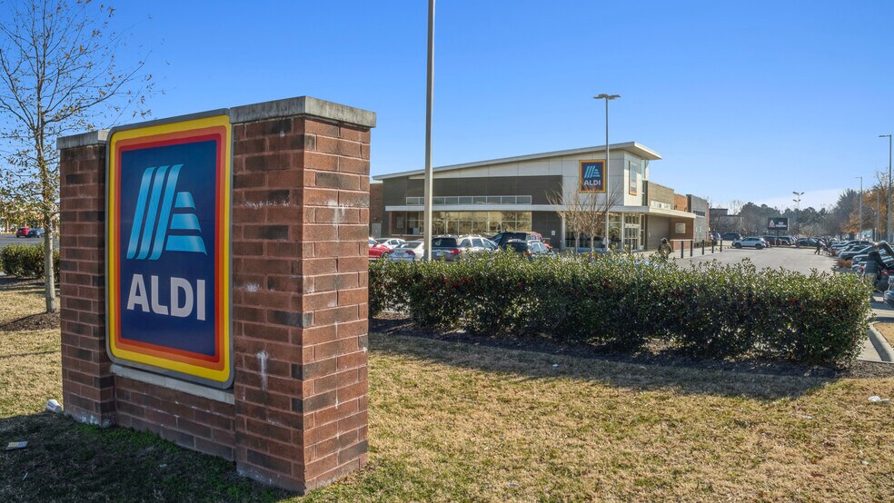 More Photos Of 5900 E Virginia Beach Blvd, Norfolk Unknown For Lease