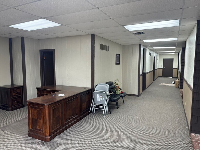 More Photos Of 204 W 6th St, Newton Office For Sale