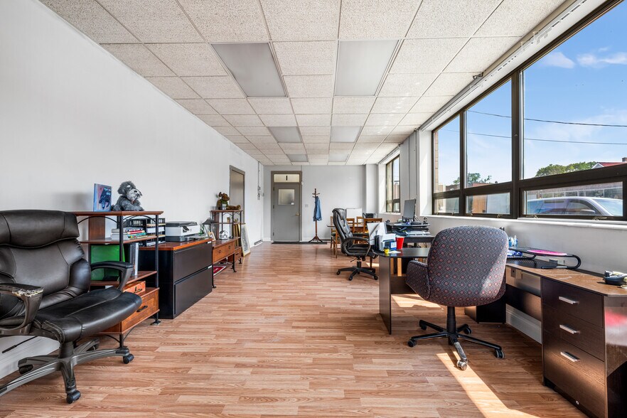 More Photos Of 253-257 Main St, Torrington Office For Sale