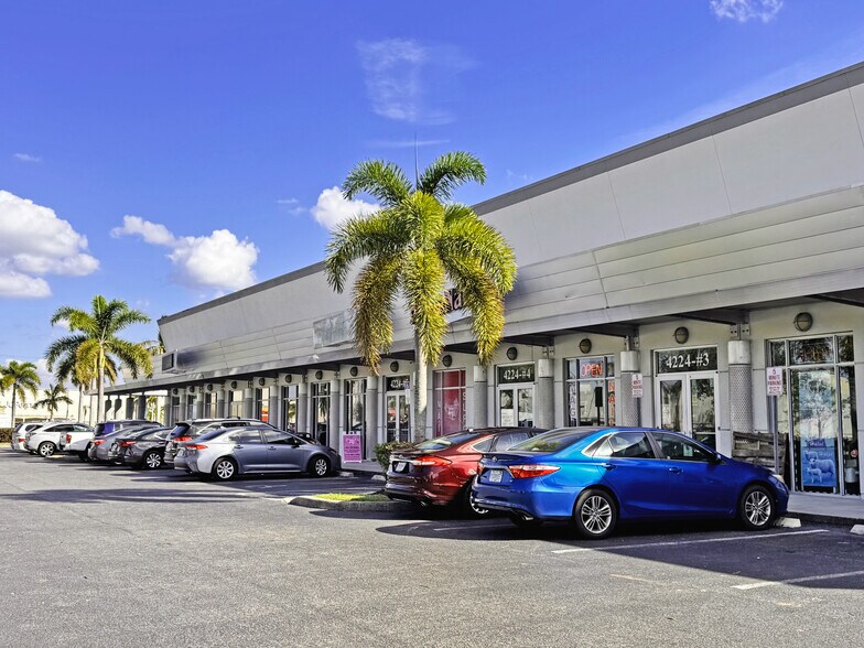 More Photos Of 4224 S Cleveland Ave, Fort Myers Unknown For Lease