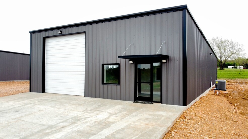 More Photos Of Old Wire Road & Basalt Lane, Fayetteville Flex For Lease