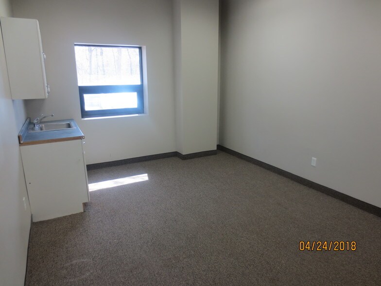 More Photos Of 750 Chestnut Ridge Rd, Chestnut Ridge Office For Lease