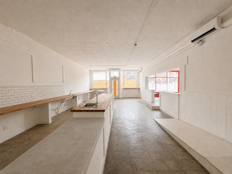 More Photos Of 2625 Shelby St, Indianapolis Storefront For Lease