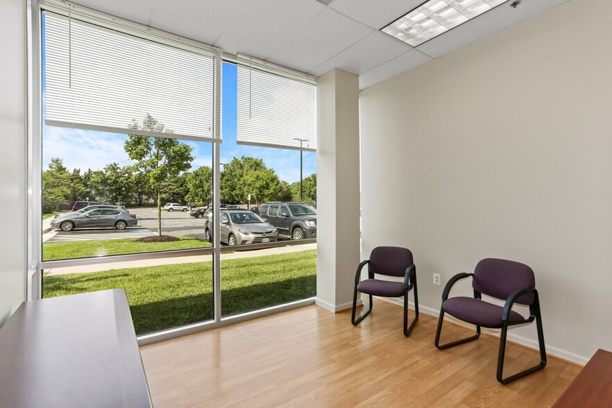 More Photos Of 4229 Lafayette Center Dr, Chantilly Business Park For Lease