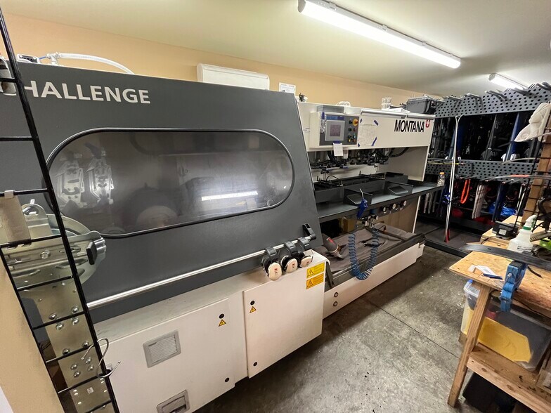 More Photos Of 38454 Pioneer Blvd, Sandy General Retail For Sale