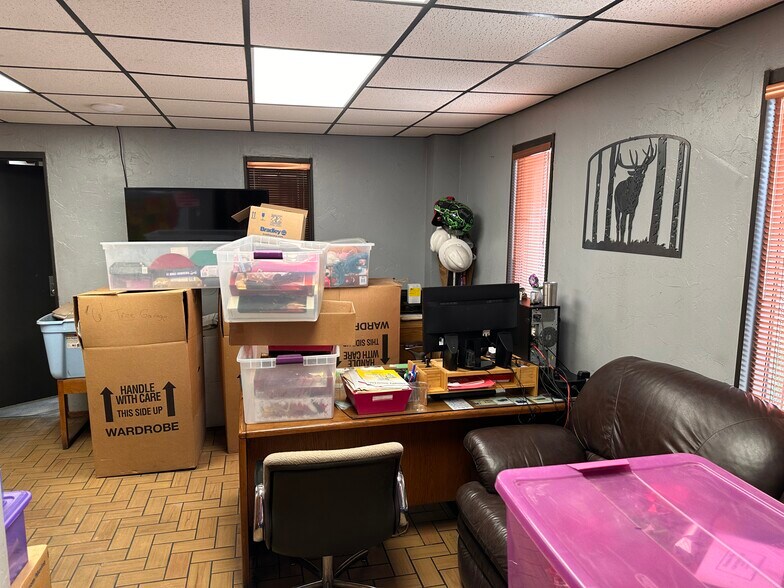 More Photos Of 1301 S 3rd St, Chickasha Distribution For Lease