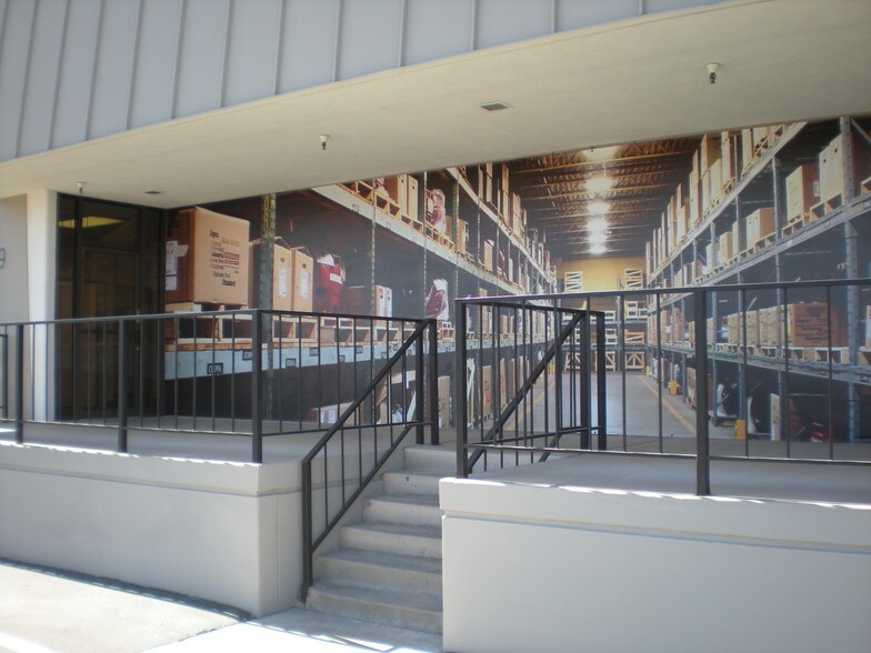 More Photos Of 819 W Fairmont Dr, Tempe Warehouse For Lease