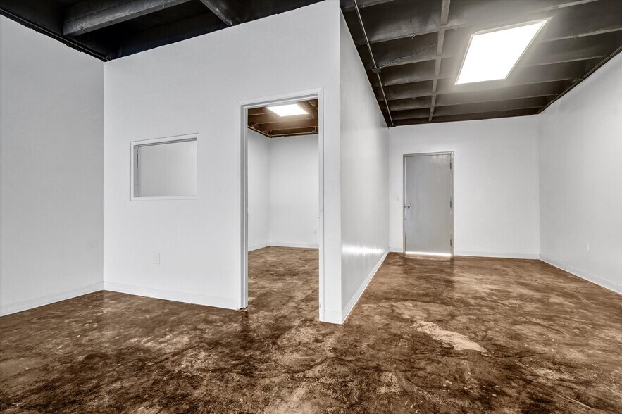 More Photos Of 520 W Pacific Coast Hwy, Long Beach Flex For Sale