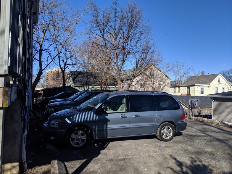 More Photos Of 7 Spruce St, Stamford Apartments For Sale