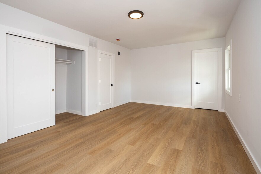More Photos Of 12 Jansen Ave, Woodbridge Warehouse For Sale
