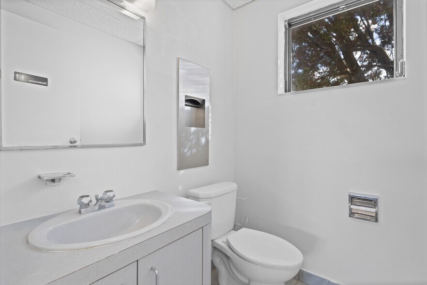 More Photos Of 75A New Brunswick Ave, Perth Amboy Office For Lease