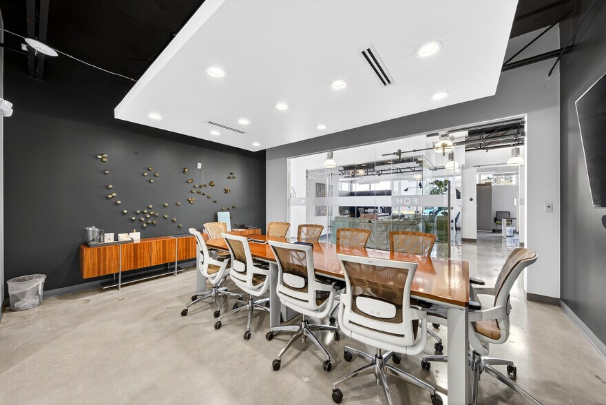 More Photos Of 7630 Biscayne Blvd, Miami Office For Lease