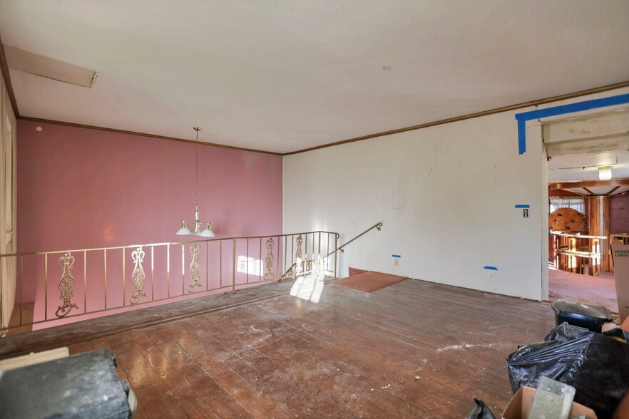 More Photos Of 3900 Noe Bixby Rd, Columbus Storefront Retail Residential For Sale