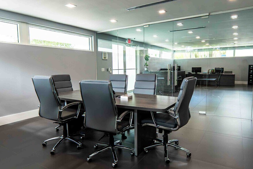 More Photos Of 500 W 84th St, Hialeah Warehouse For Sale