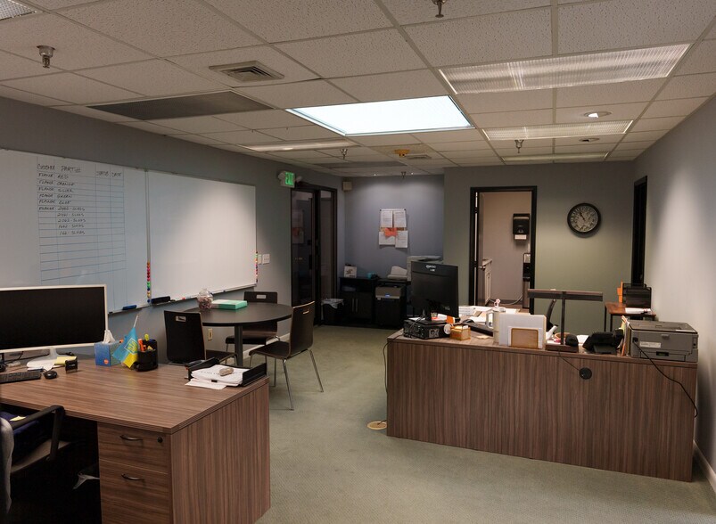 More Photos Of 22 Commerce Rd, Newtown Light Manufacturing For Lease