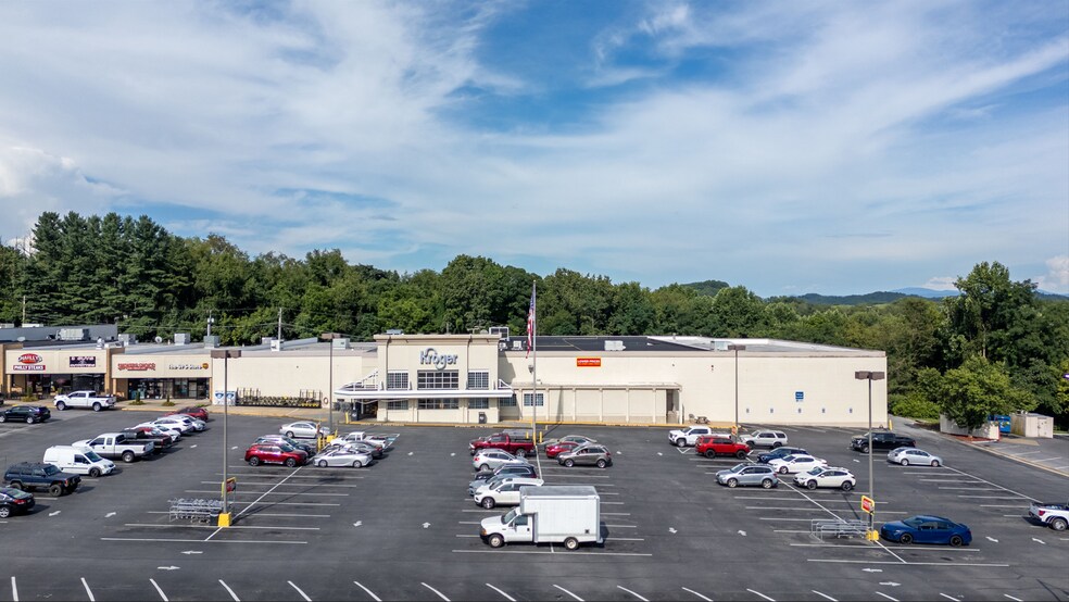 Primary Photo Of 398-466 Cummings St, Abingdon General Retail For Lease