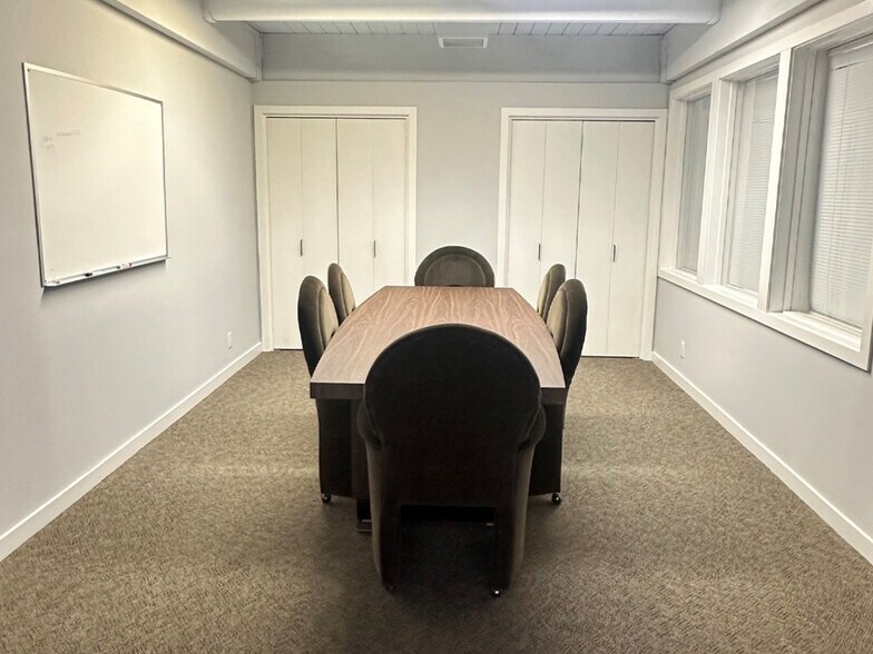 More Photos Of 31960 SW Charbonneau Dr, Wilsonville Office For Lease