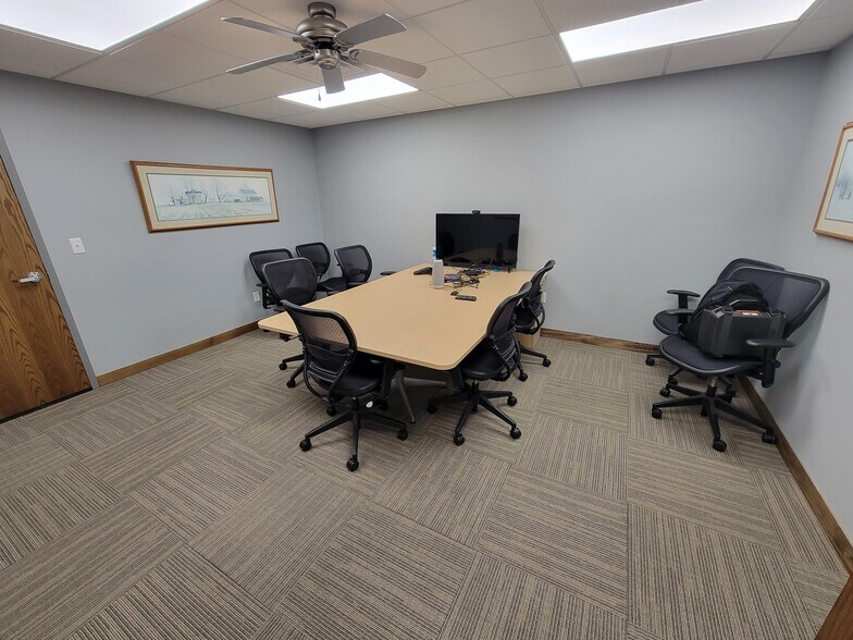 More Photos Of 2500 W 49th St, Sioux Falls Office For Lease