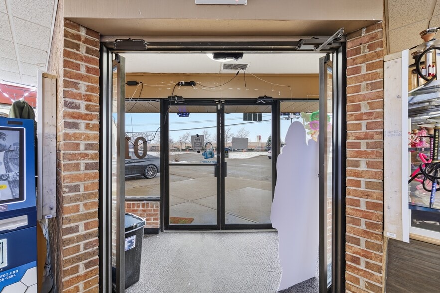 More Photos Of 9124 Plainfield Rd, Cincinnati Freestanding For Sale